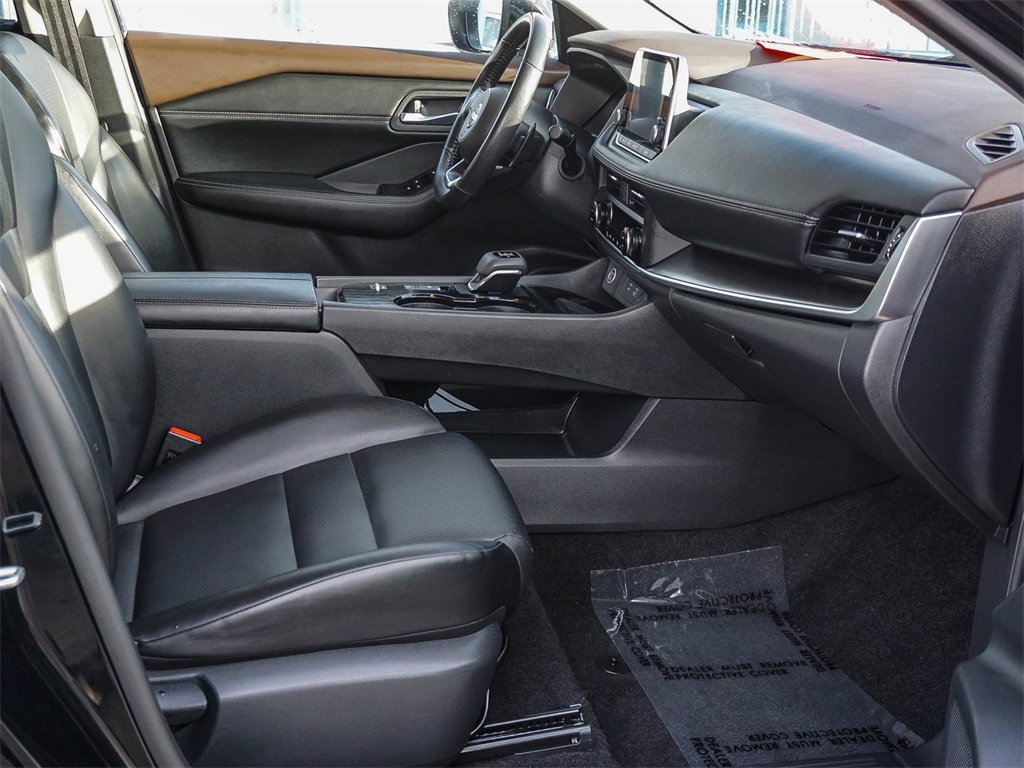 Used 2023 Nissan Rogue SV w/ SV Premium B Package image 12