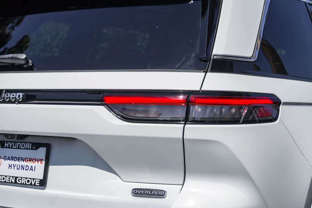 Used 2022 Jeep Grand Cherokee Overland w/ Luxury Tech Group IV AWD/4WD image 7
