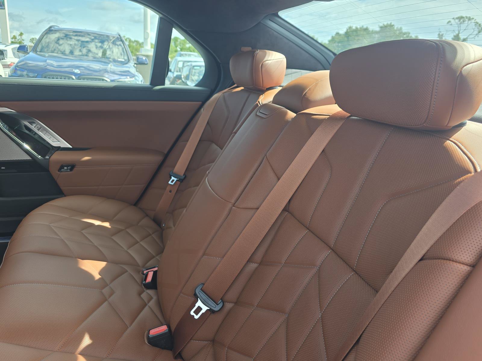 New 2026 BMW 750e xDrive w/ Premium Package AWD/4WD image 13