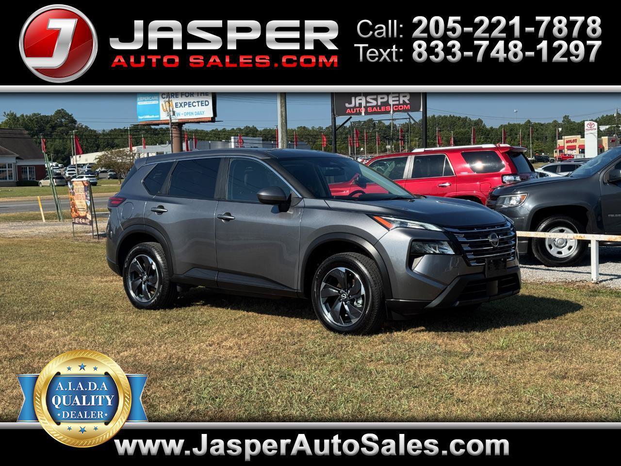 Used 2025 Nissan Rogue SV AWD/4WD image 1