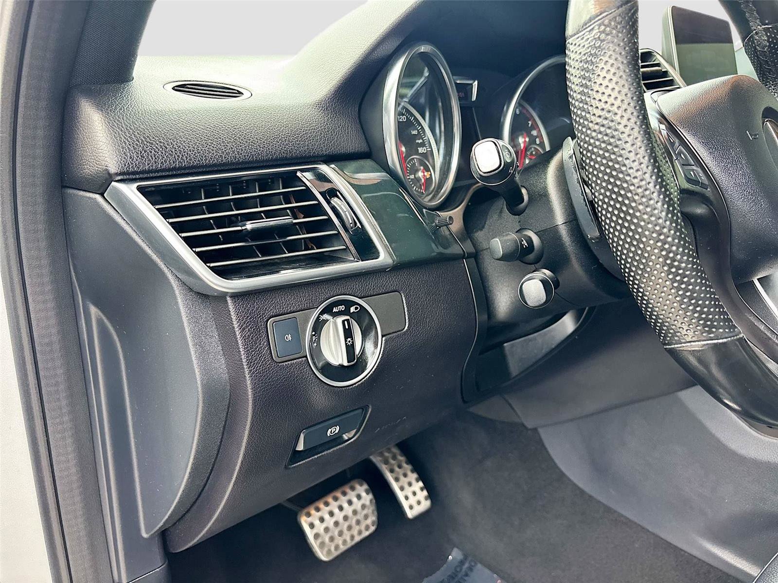 Used 2019 Mercedes-Benz GLE 400 4MATIC w/ Premium 1 Package image 11