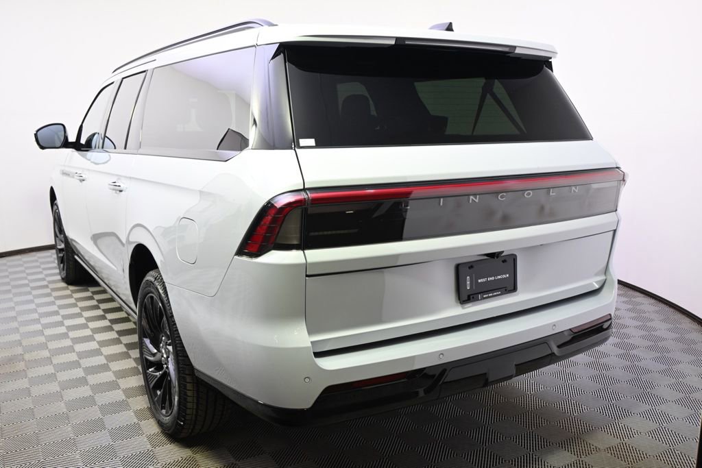 New 2026 Lincoln Navigator L Reserve w/ Jet Appearance Package image 4