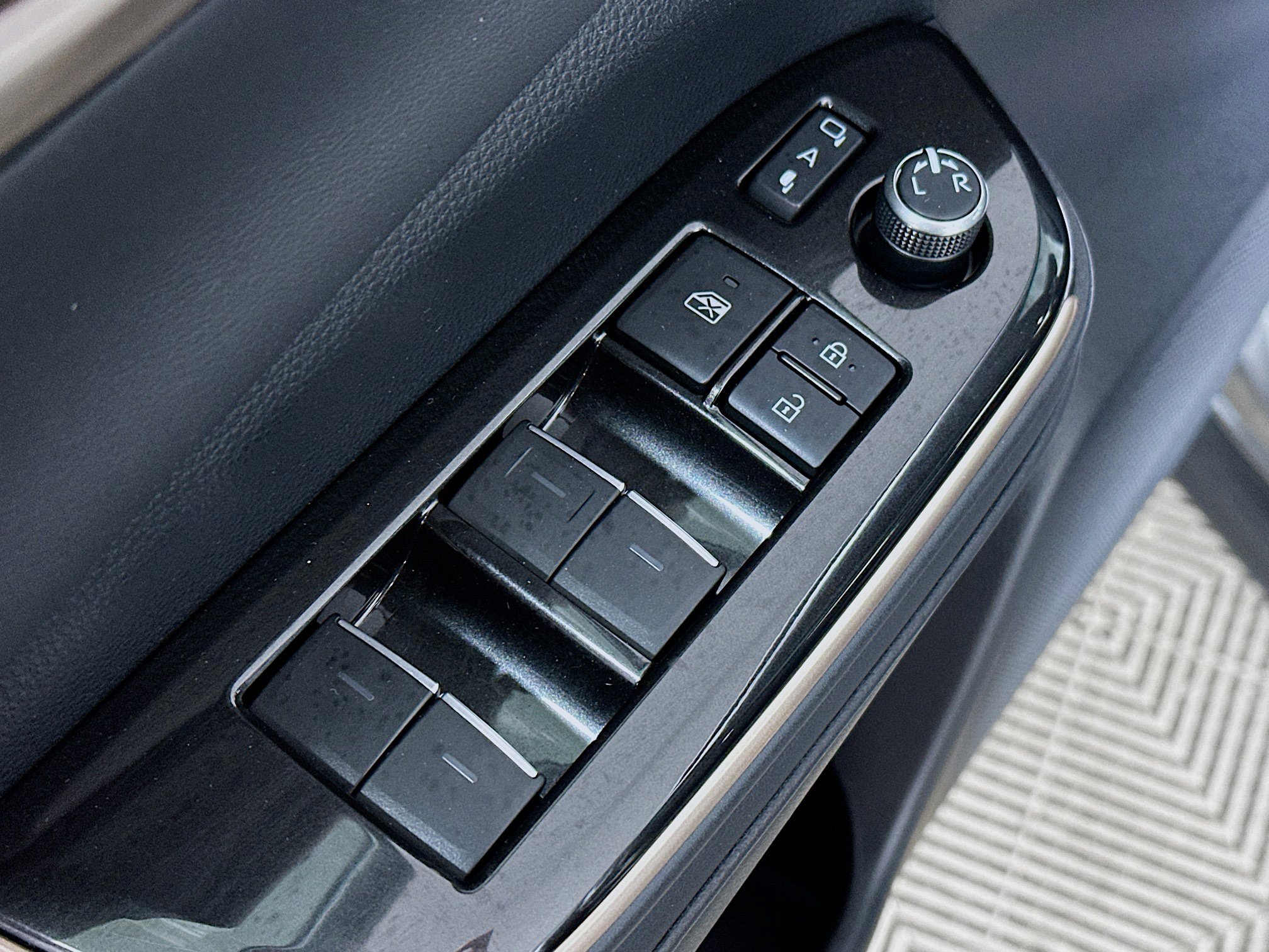 Used 2025 Toyota Crown Platinum image 17