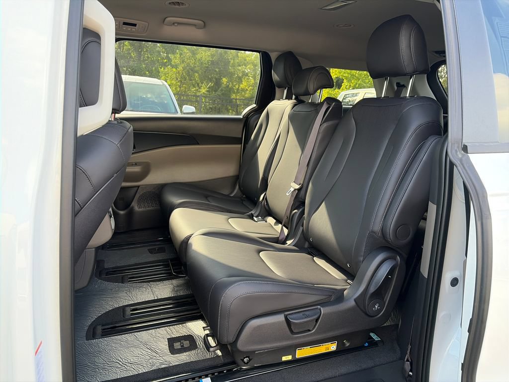 New 2027 Kia Carnival FWD image 23