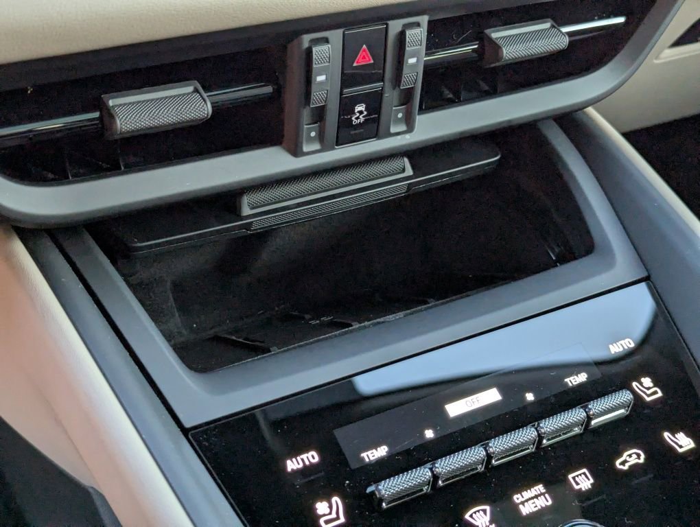 Certified 2025 Porsche Macan Electric image 25