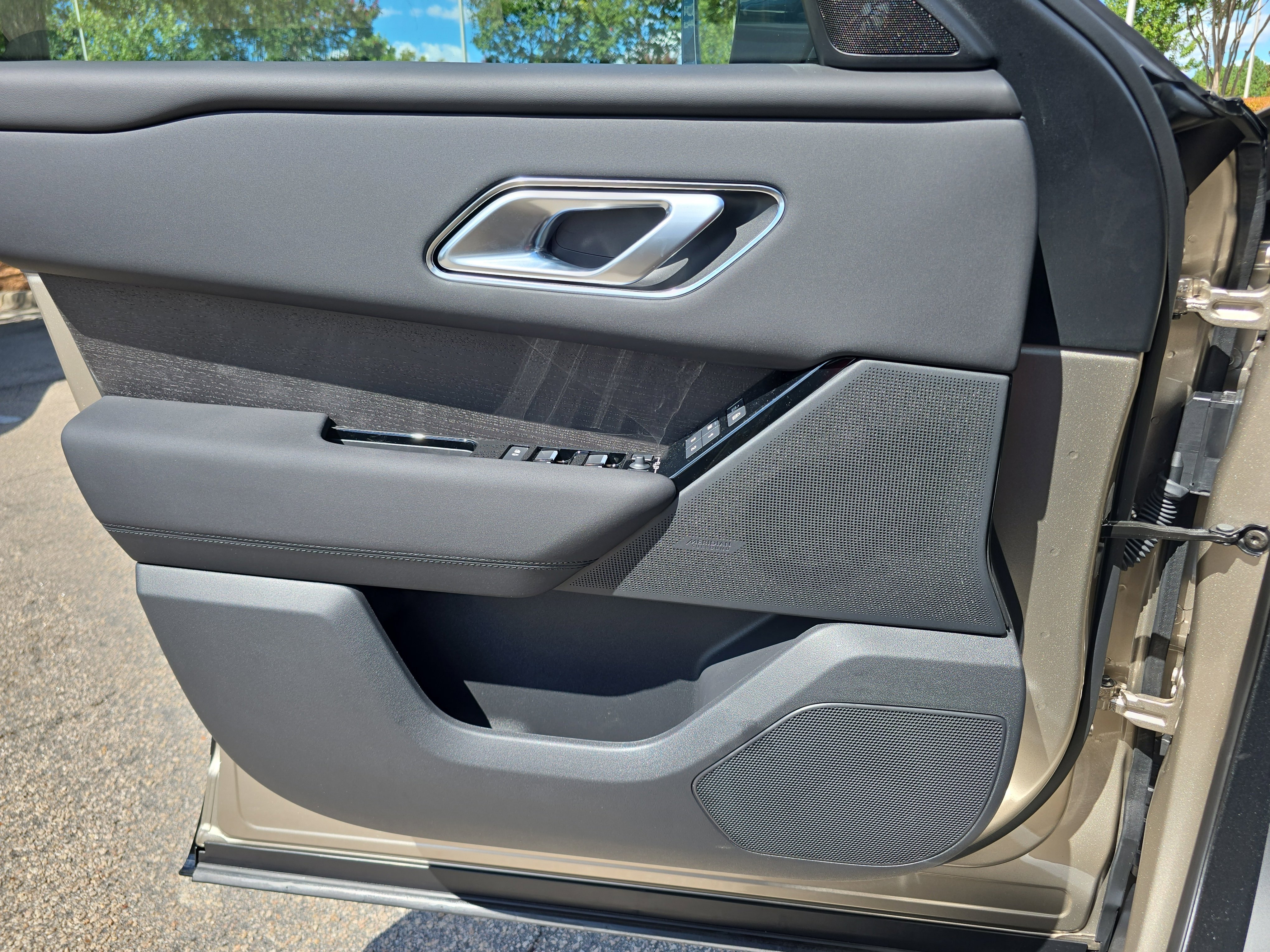 New 2026 Land Rover Range Rover Velar Dynamic SE image 27