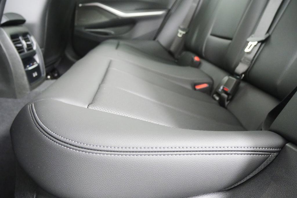 Used 2026 BMW 330i Sedan w/ Premium Package RWD image 14