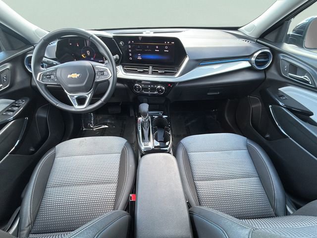 Used 2025 Chevrolet Trax LT w/ LT Convenience Package image 32