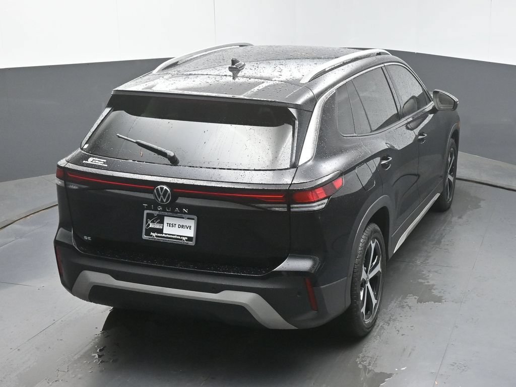 Used 2025 Volkswagen Tiguan SE FWD image 46