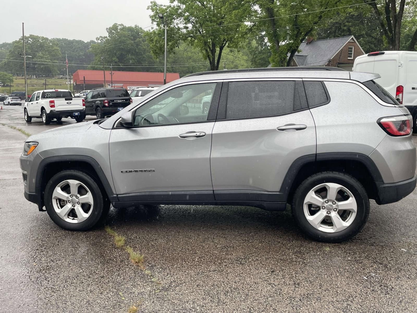 Used 2017 Jeep Compass Latitude w/ Popular Equipment Group AWD/4WD image 8