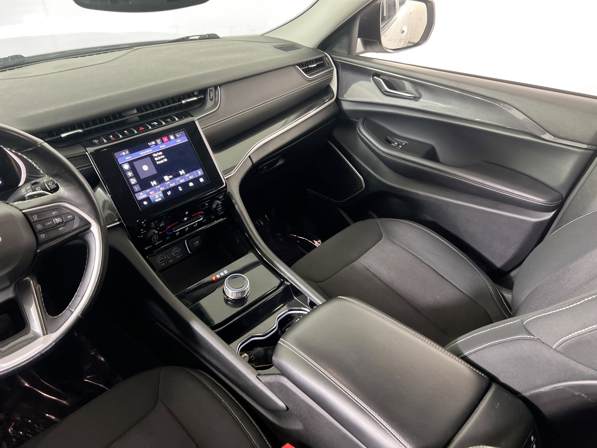 Used 2021 Jeep Grand Cherokee L Laredo w/ Luxury Tech Group I image 22