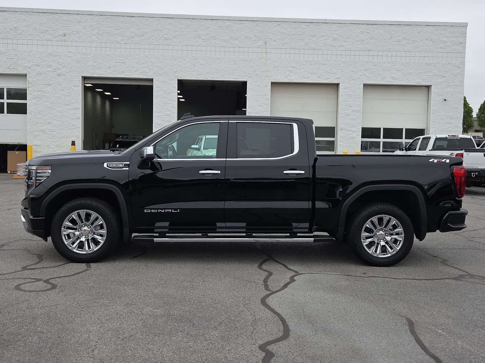 Certified 2026 GMC Sierra 1500 Denali AWD/4WD image 2