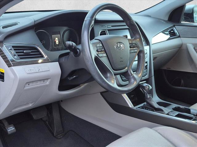Used 2015 Hyundai Sonata Limited w/ Option Group 05 FWD image 2