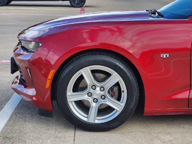 Used 2018 Chevrolet Camaro LT RWD image 15