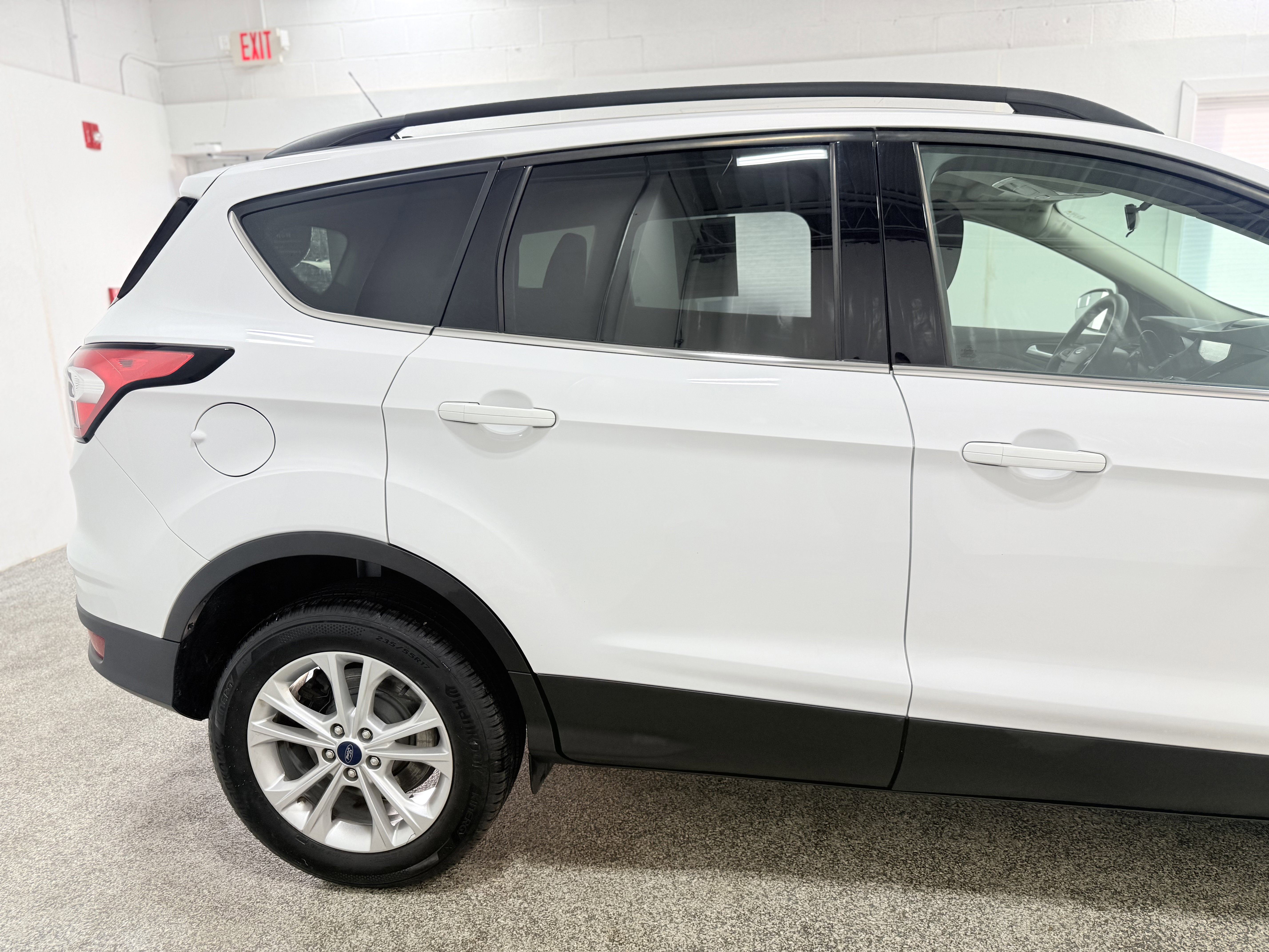 Used 2018 Ford Escape SE w/ SE Sync 3 Package image 9