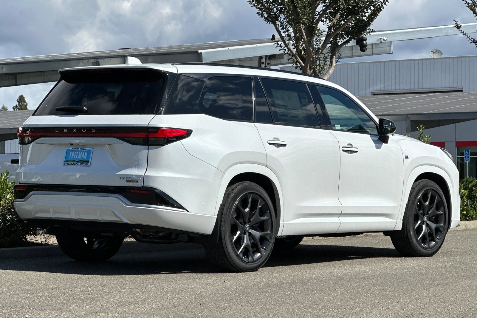 New 2026 Lexus TX 500h AWD image 4