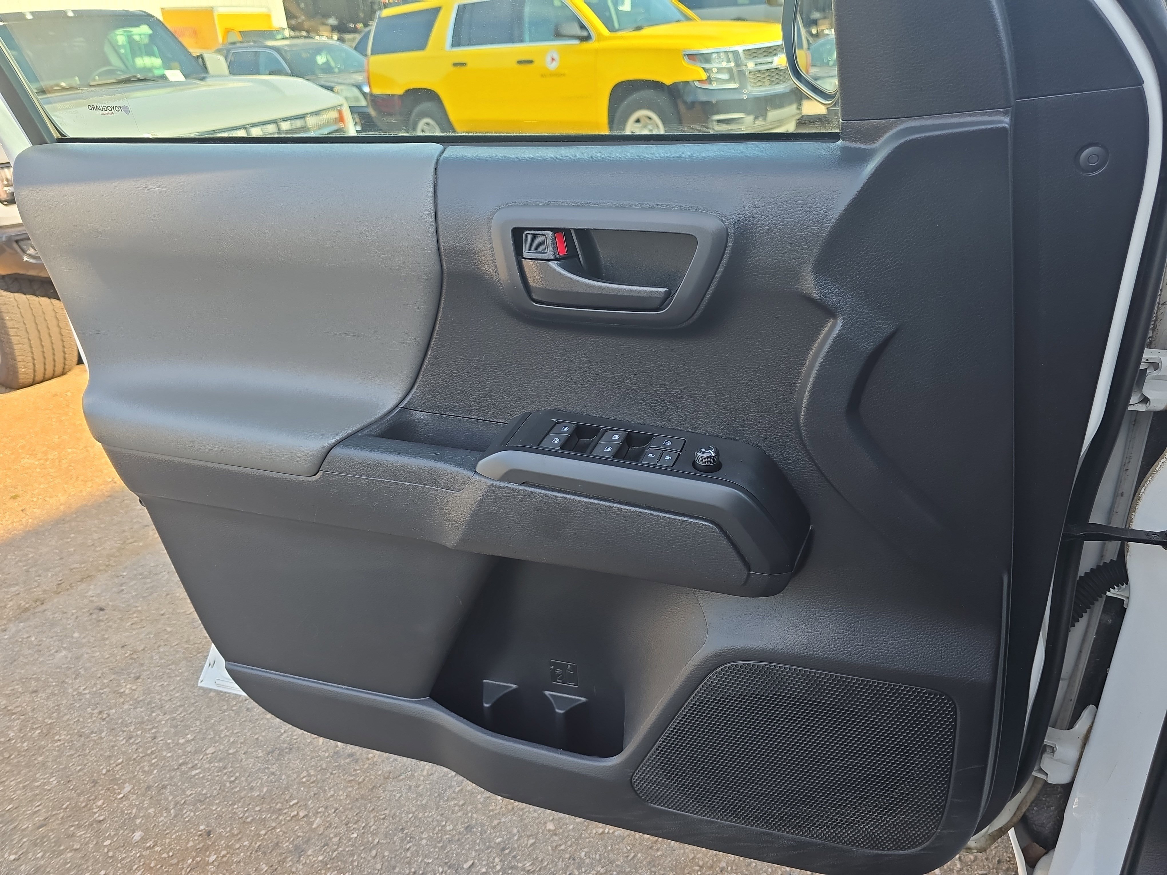 Used 2023 Toyota Tacoma SR AWD/4WD image 25