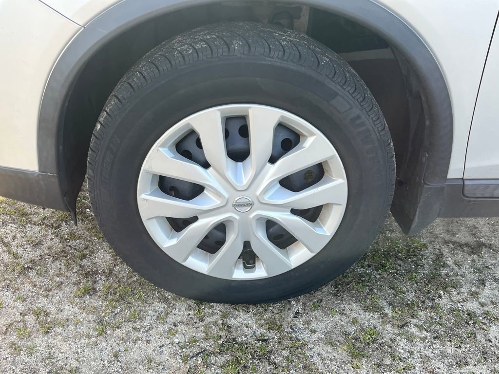 Used 2016 Nissan Rogue S image 4