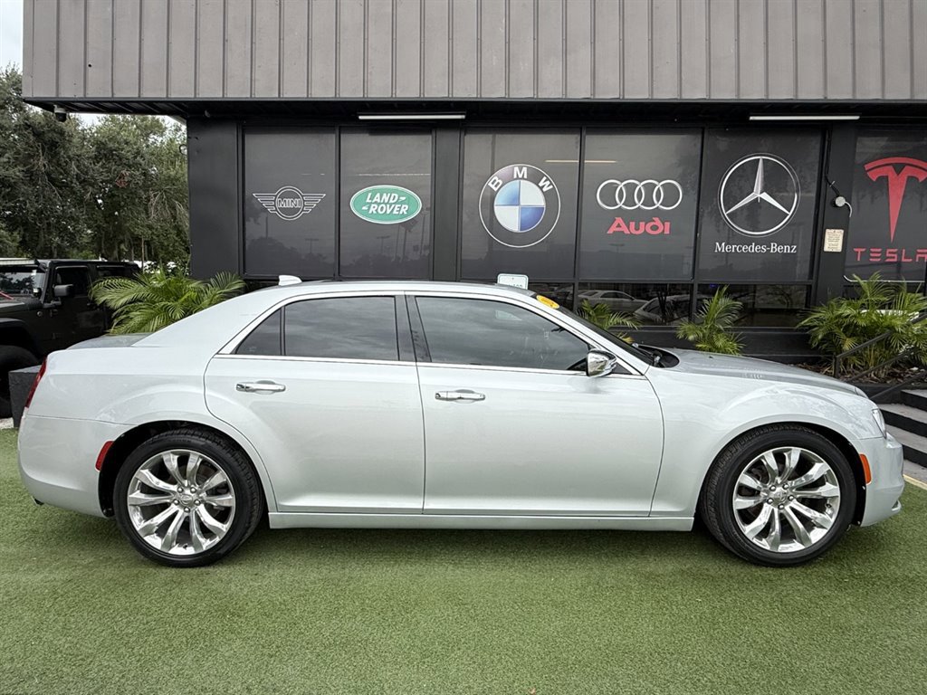 Used 2020 Chrysler 300 Limited image 8