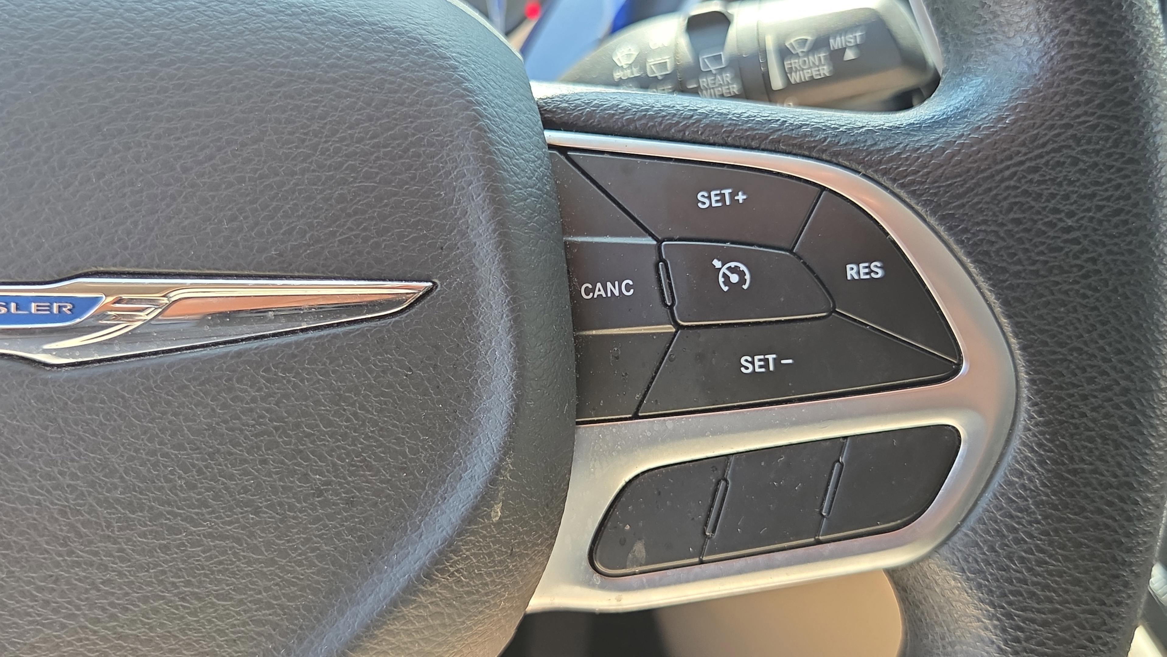 Used 2020 Chrysler Pacifica Touring image 27