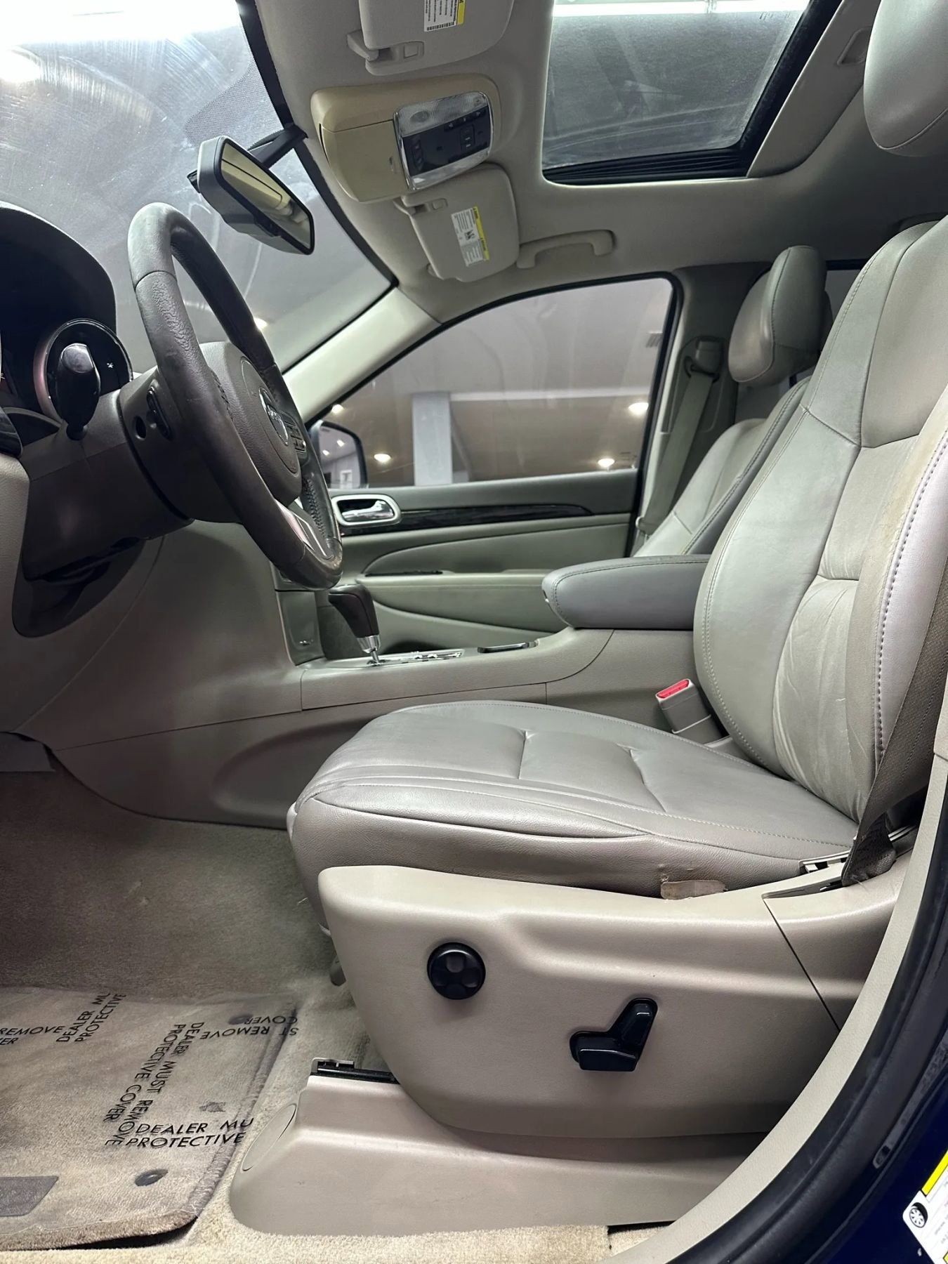 Used 2012 Jeep Grand Cherokee Laredo image 9