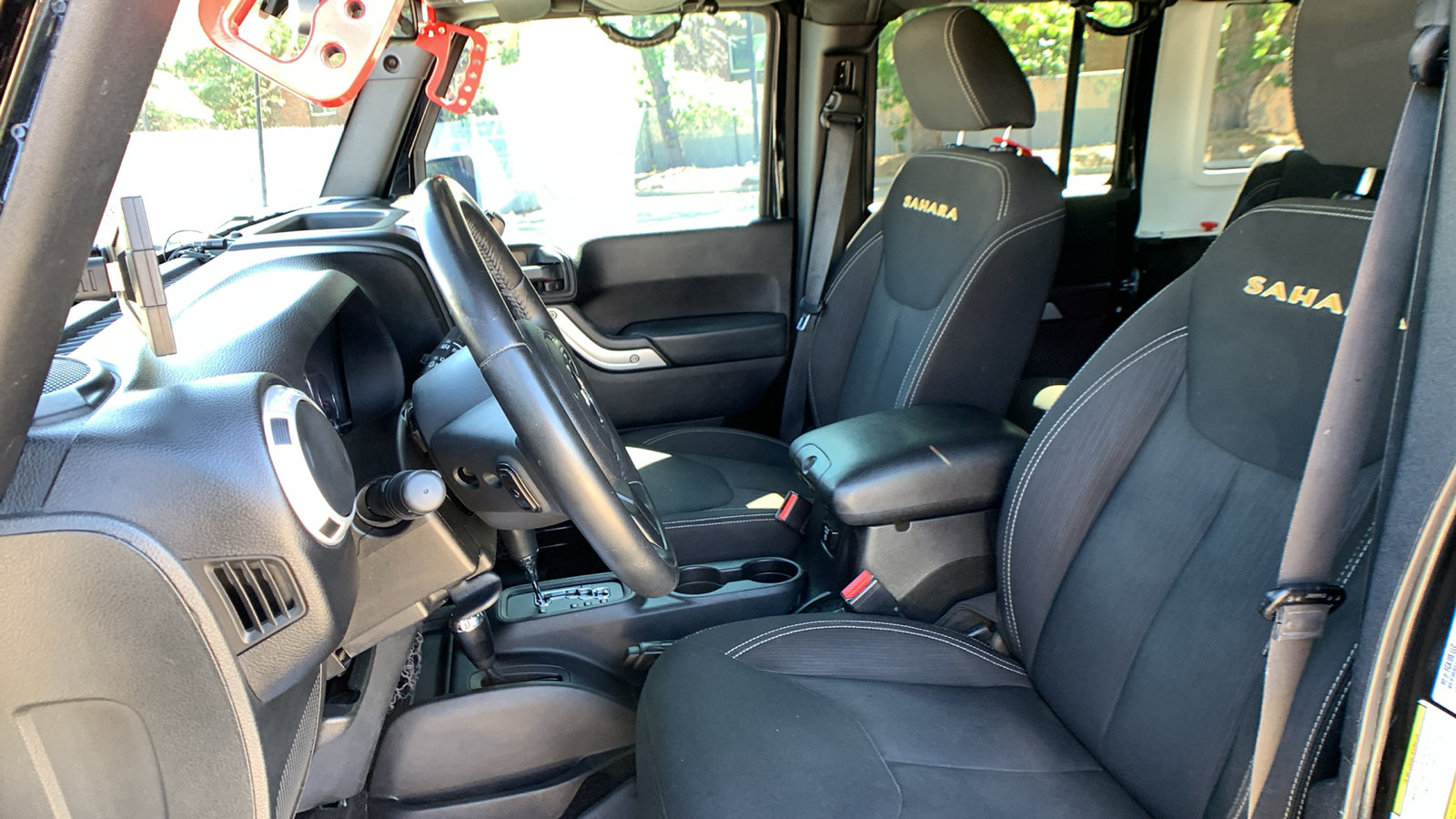 Used 2015 Jeep Wrangler Unlimited Sahara w/ Connectivity Group AWD/4WD image 11