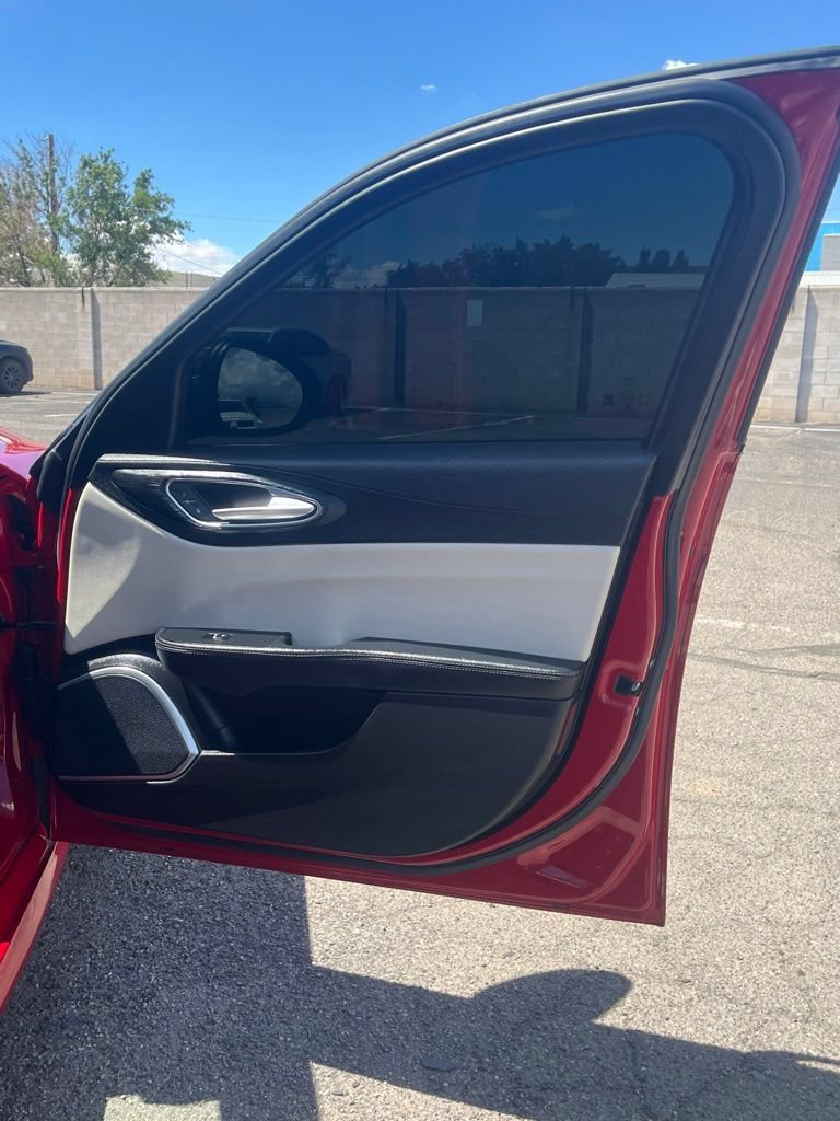 Used 2020 Alfa Romeo Giulia RWD image 13