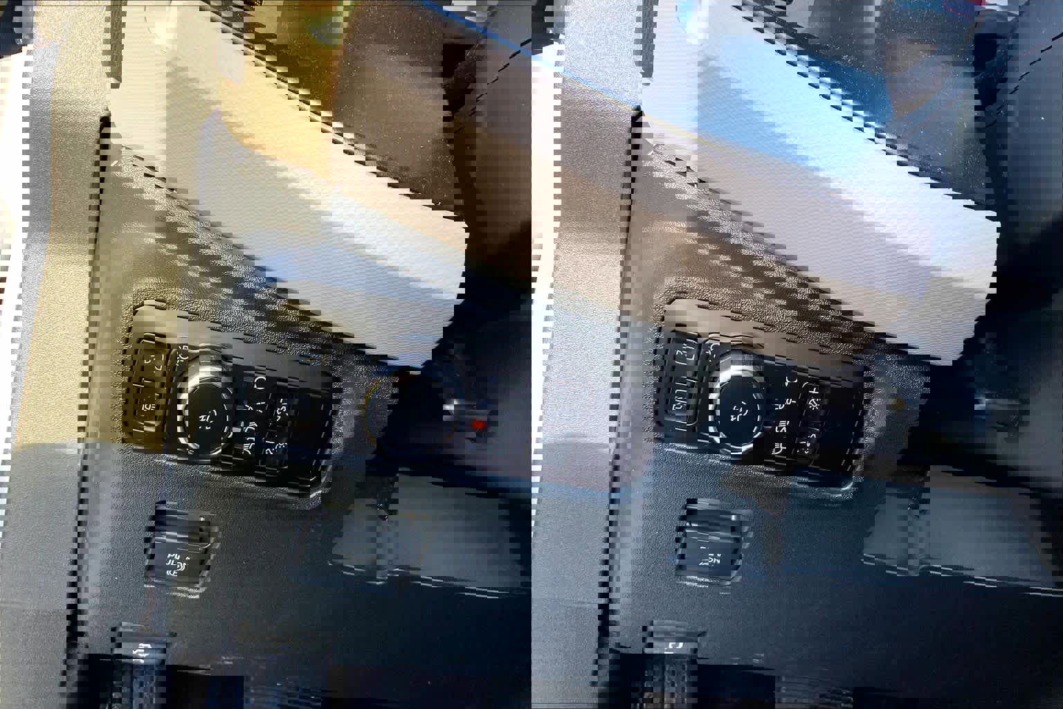 Used 2023 Ford Bronco Wildtrak image 33