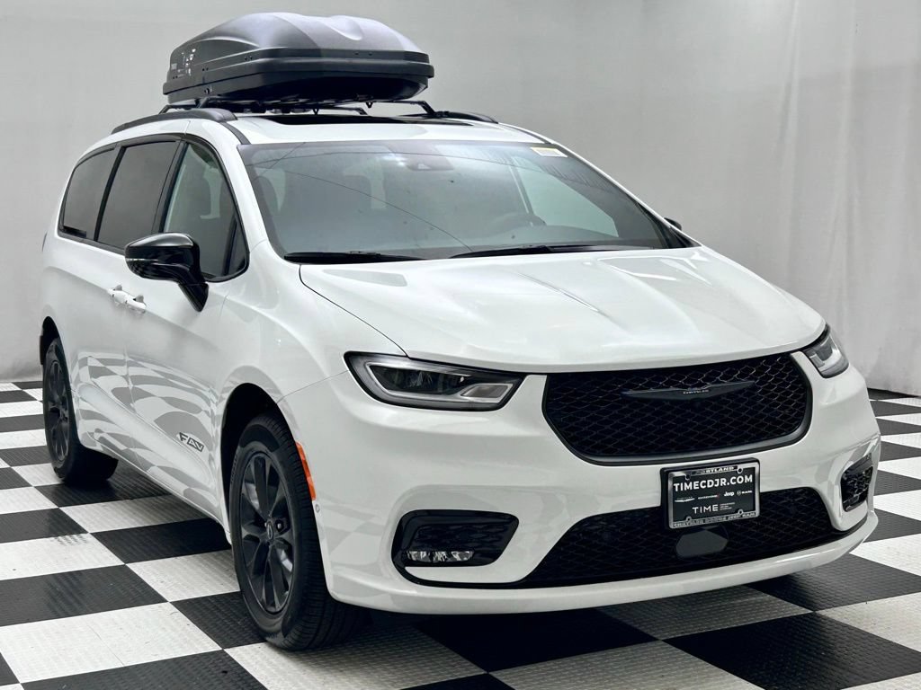 New 2026 Chrysler Pacifica Select AWD/4WD image 2