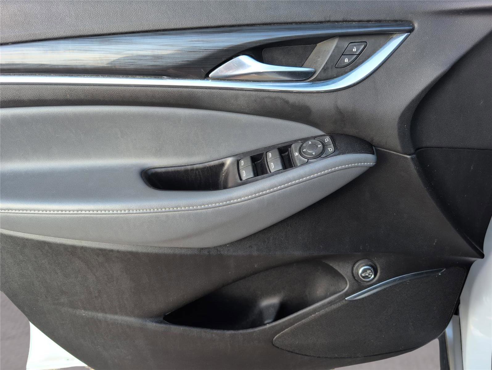 Used 2020 Buick Enclave Essence image 16