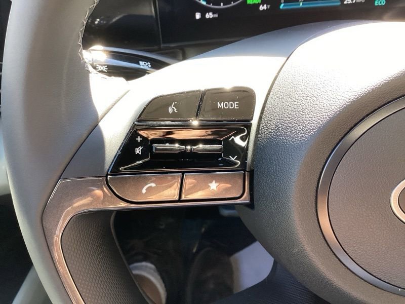 New 2025 Hyundai Elantra Limited image 30