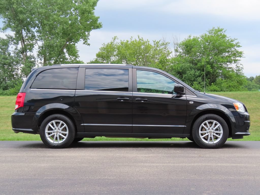 Used 2019 Dodge Grand Caravan SXT FWD image 2