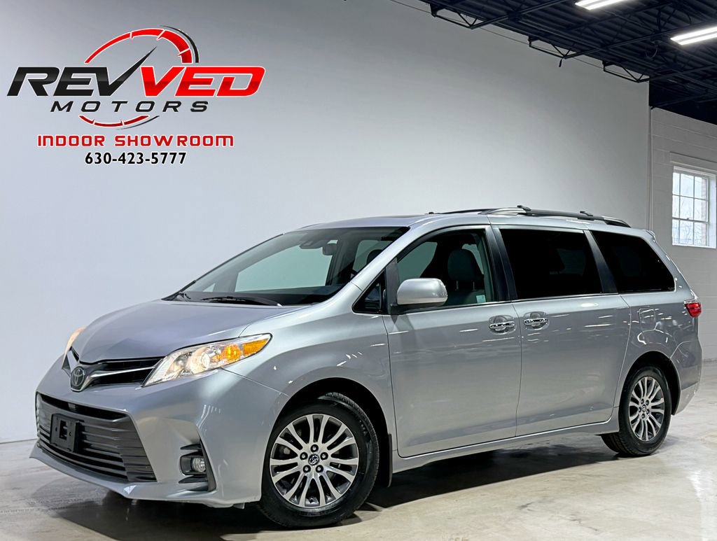 Used 2018 Toyota Sienna XLE Premium w/ Carpet Mat Package image 1