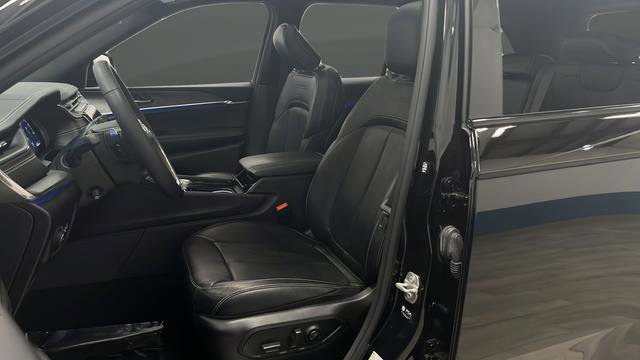 Used 2024 Jeep Grand Cherokee Overland image 9