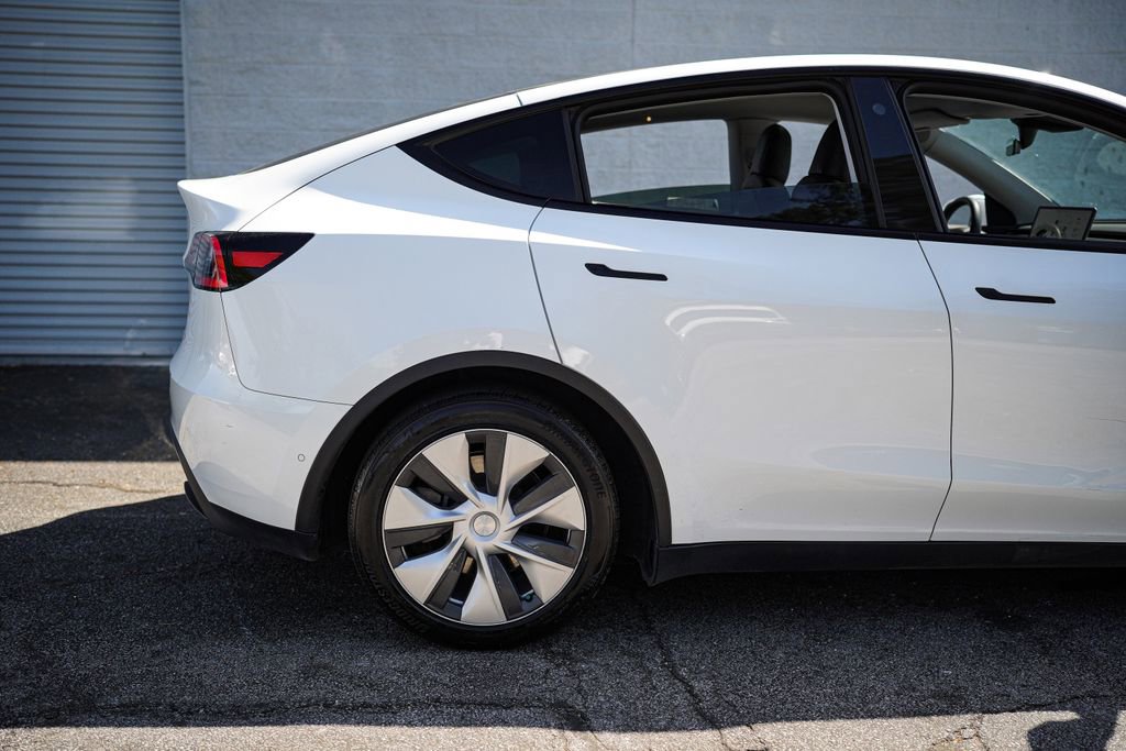 Used 2021 Tesla Model Y Long Range image 16