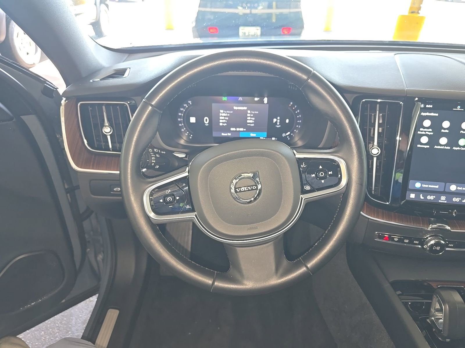 Used 2023 Volvo XC60 B5 Plus FWD image 13