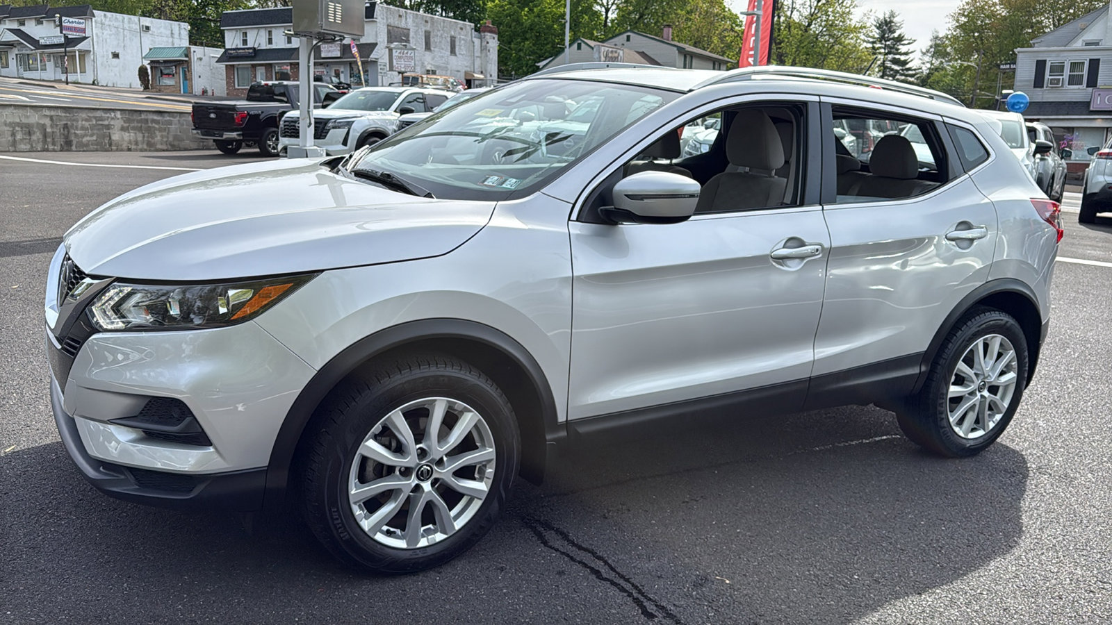 Used 2020 Nissan Rogue Sport SV AWD/4WD image 3