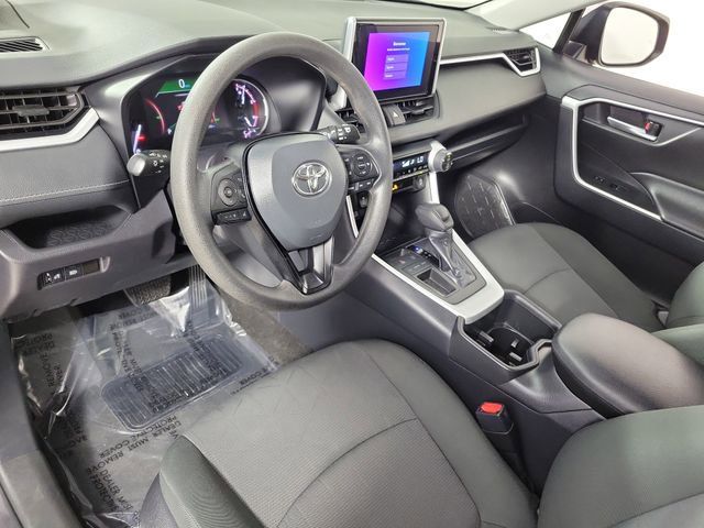 Used 2025 Toyota RAV4 XLE FWD image 18