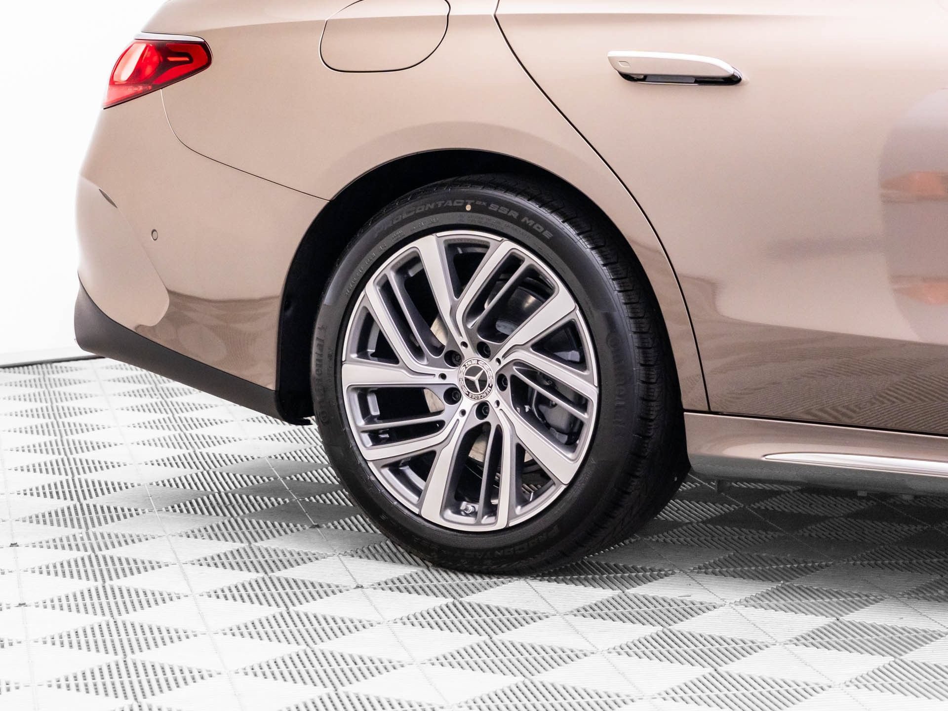 New 2026 Mercedes-Benz E 350 4MATIC Sedan image 38