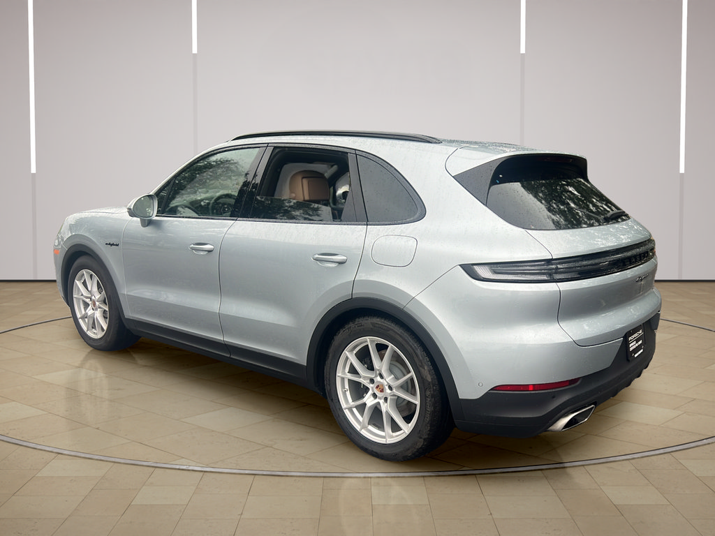 Certified 2025 Porsche Cayenne E-Hybrid AWD/4WD image 3