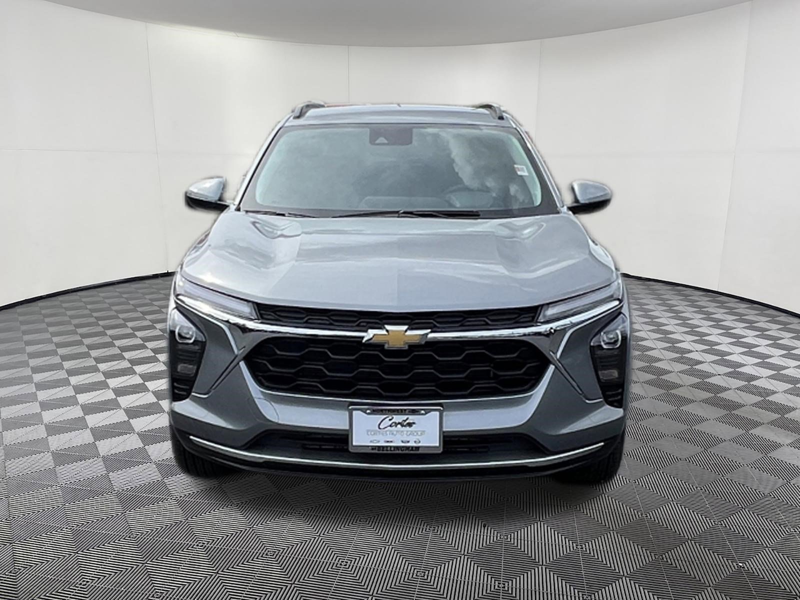 Used 2026 Chevrolet Trax LT w/ Driver Confidence Package FWD image 2