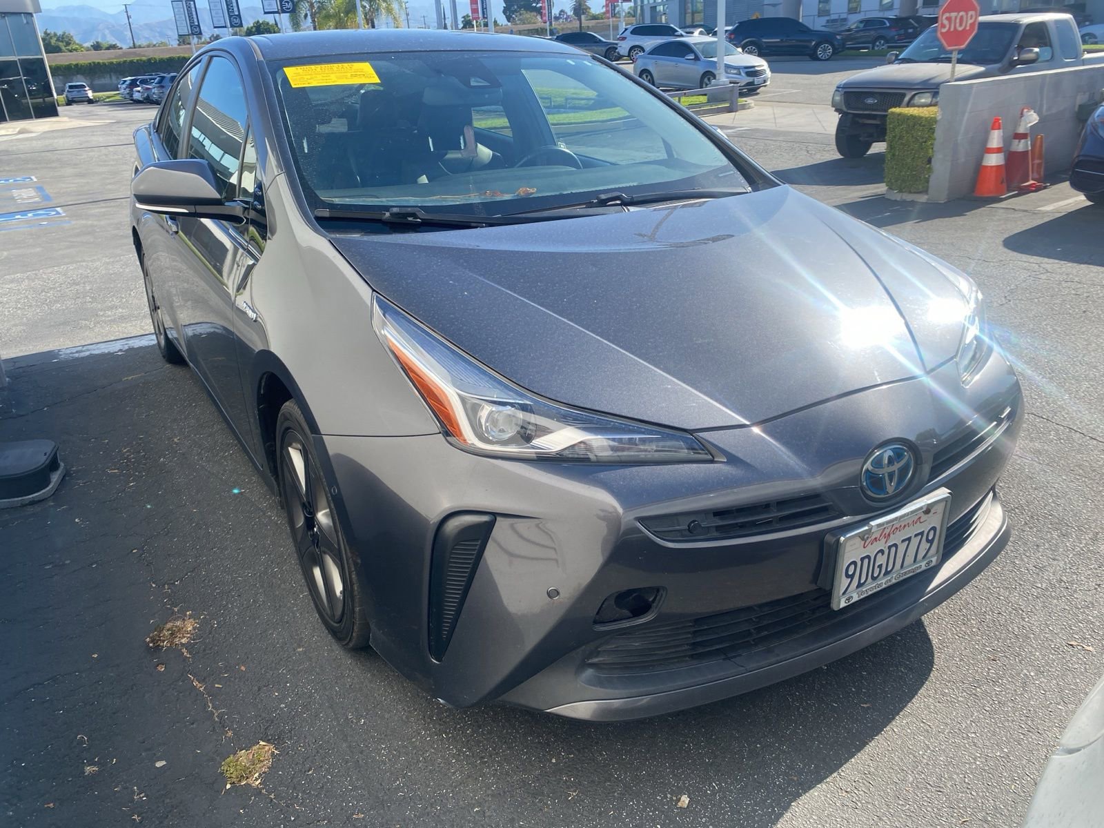 Used 2019 Toyota Prius XLE FWD image 2