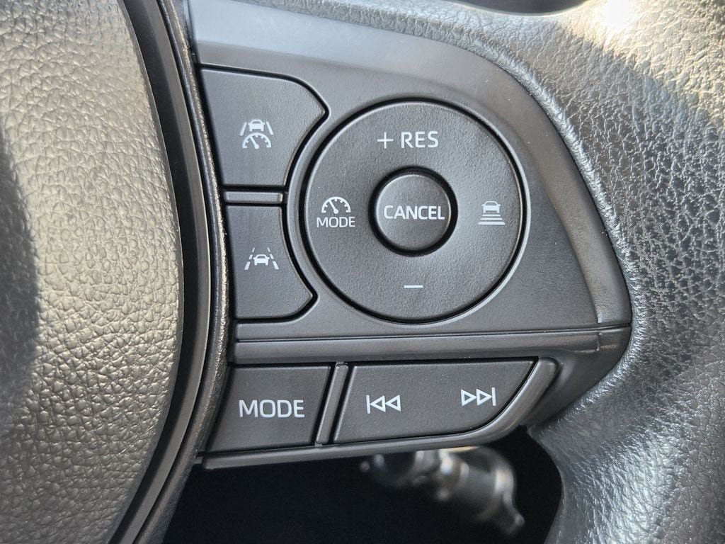 Used 2026 Toyota Corolla LE FWD image 22