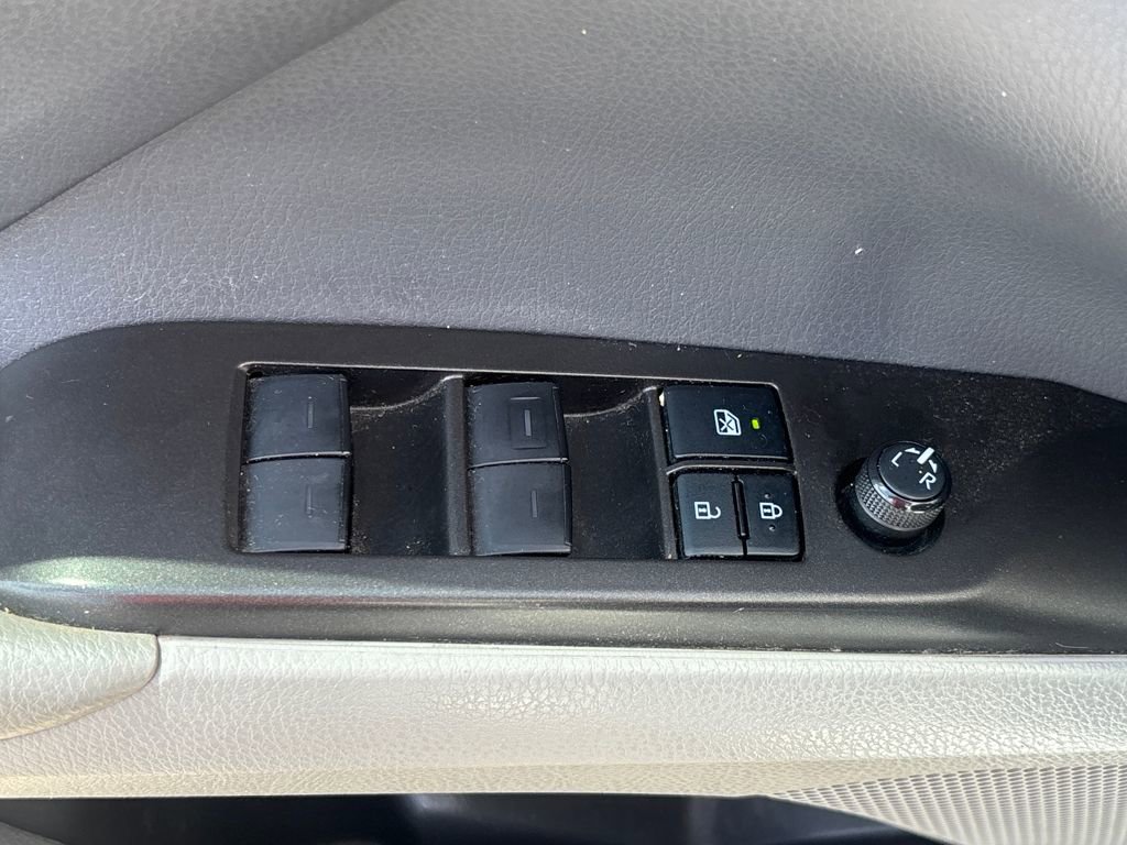 Used 2022 Toyota Camry LE image 8