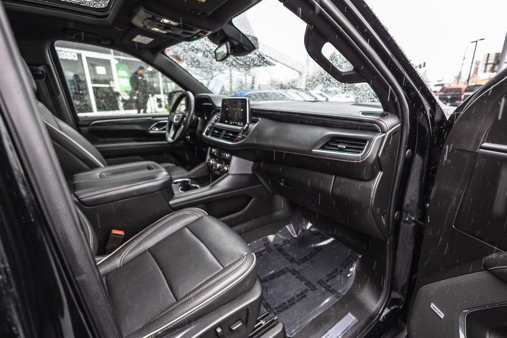 Used 2023 GMC Yukon XL SLT image 22