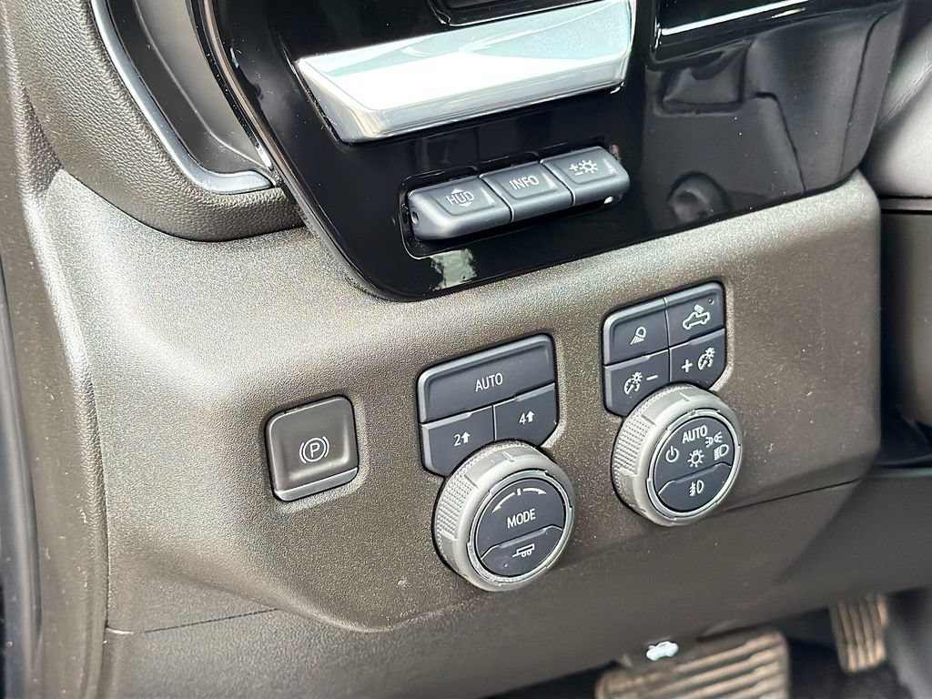 Used 2022 Chevrolet Silverado 1500 LTZ w/ LTZ Premium Package AWD/4WD image 10