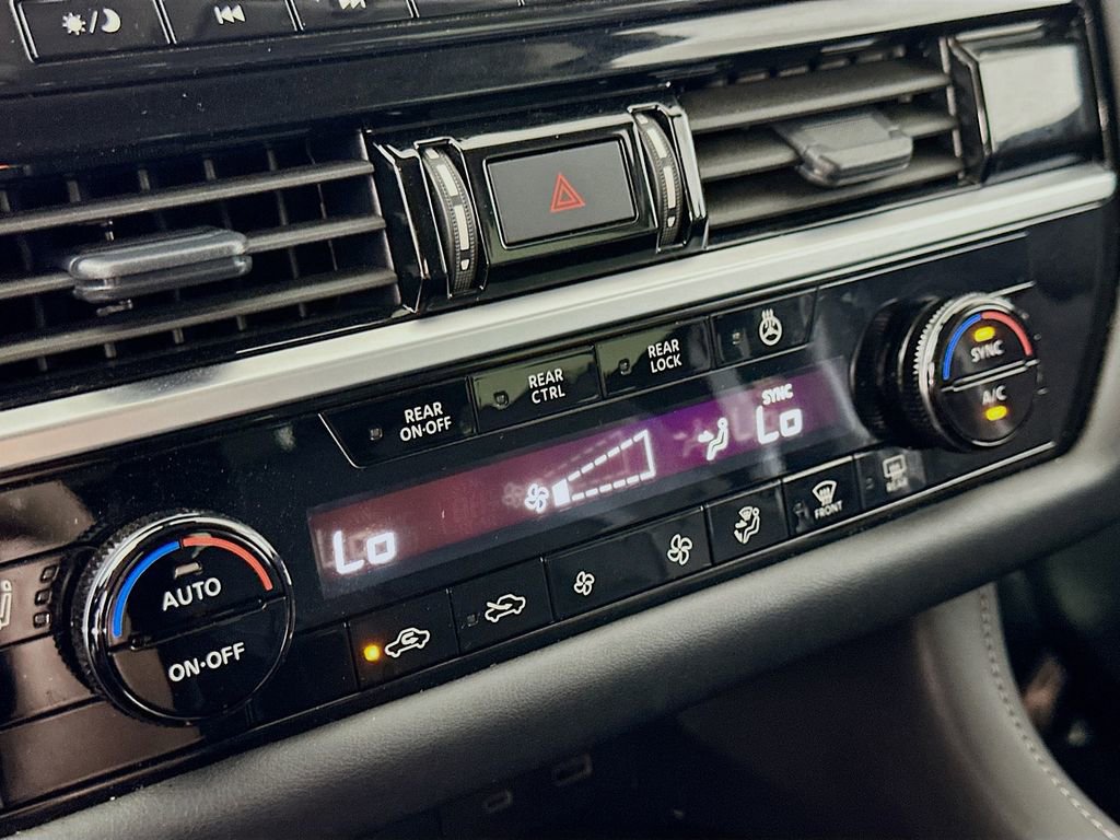 Used 2024 Nissan Pathfinder SL image 28