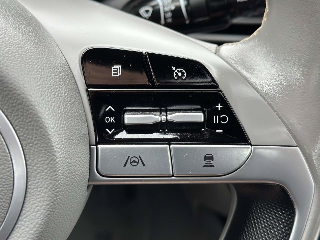 Used 2021 Hyundai Elantra SEL w/ Convenience + Premium Package FWD image 25