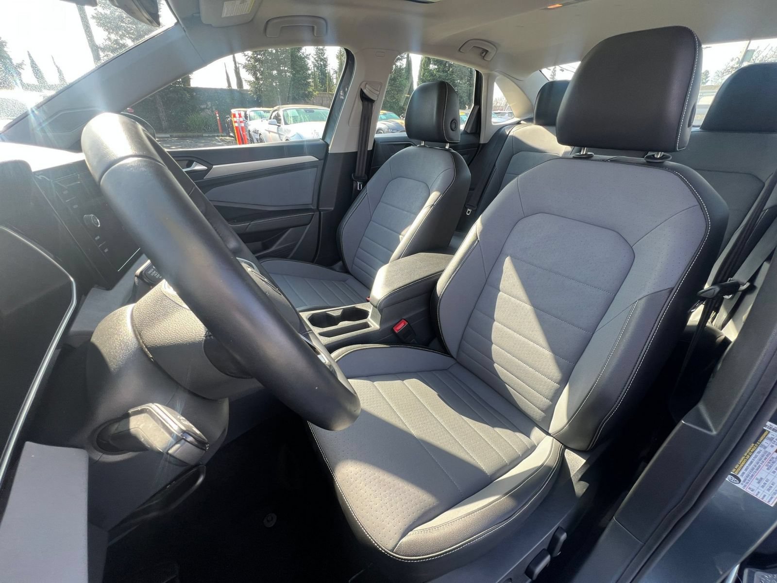 Used 2025 Volkswagen Jetta SE FWD image 37