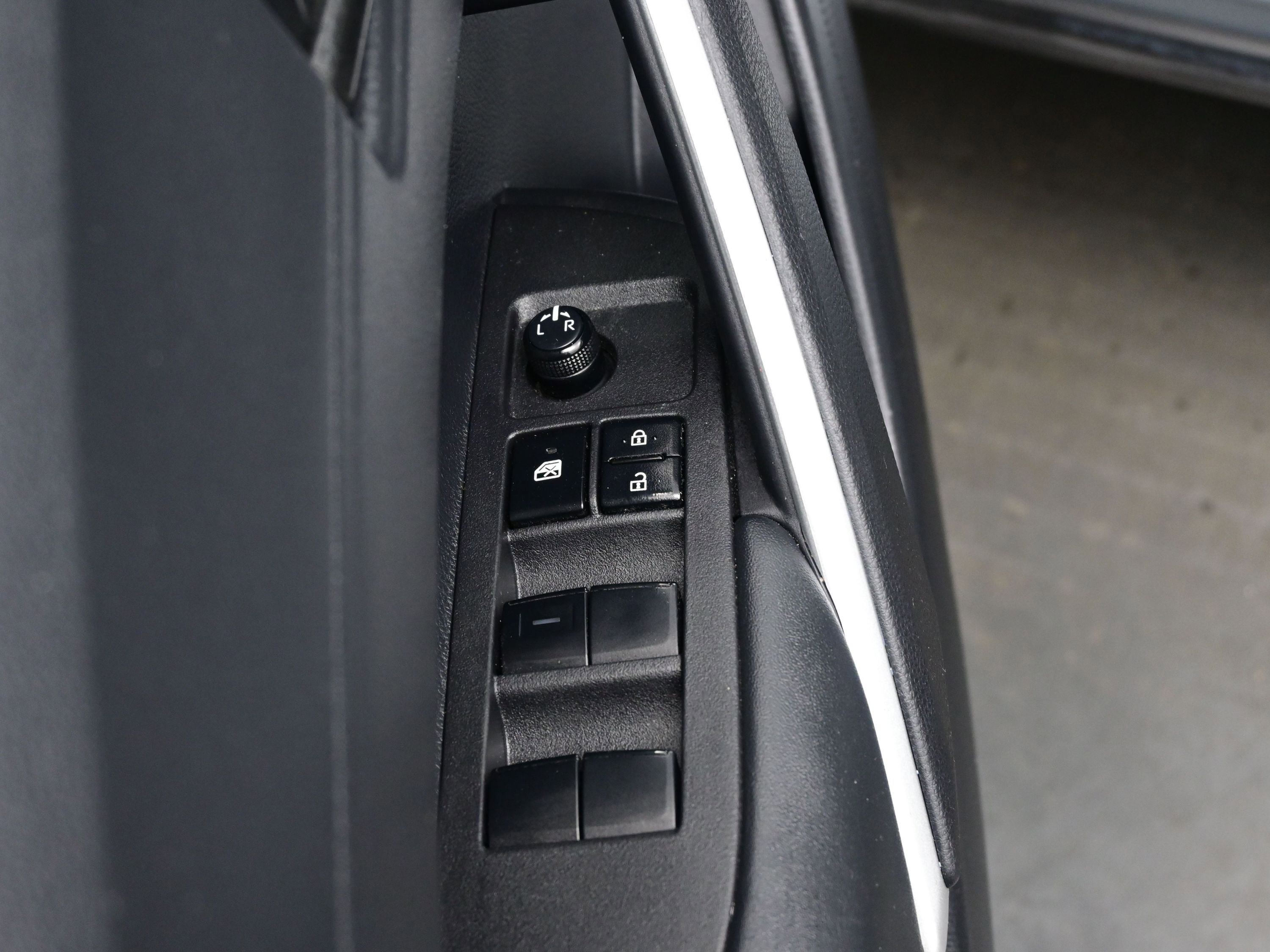 Used 2024 Toyota Corolla Cross S AWD/4WD image 10